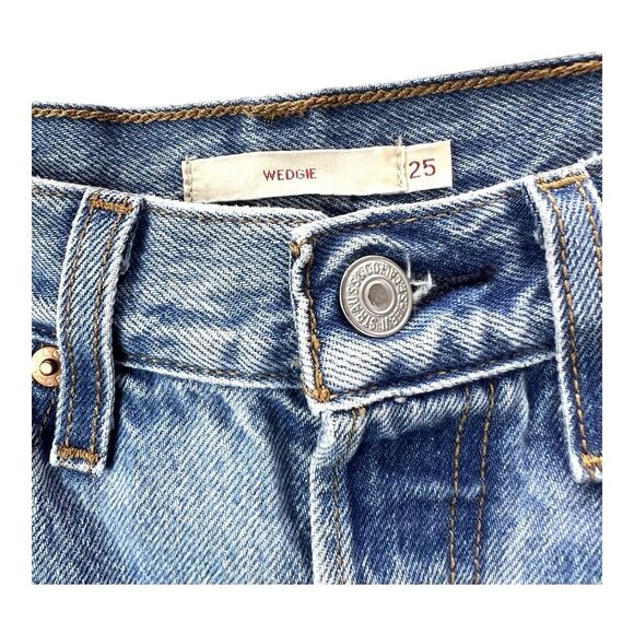 Levi Wedgie Ankle Jeans Straight SZ 25 Premium Denim Light Wash Distressed - Picture 3 of 11